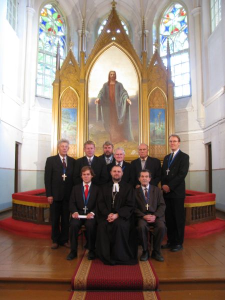 Kirikuvanemad Seisavad vasakult: Ants Liiva, Valdek Tagel, Kalju Koppel, Lembit Reimann, Ülo Narva, Andrus Kruusla Istuvad: Andi Angel, Õpetaja Ants Tooming, Leonhard Laanemaa