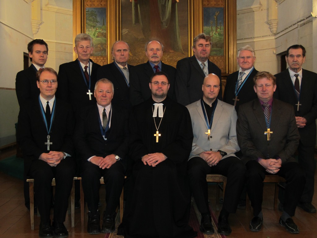 Kirikuvanemad 13.XI 2011 Seisavad vasakult: Andi Angel, Ants Liiva, Ülo Narva, Leonard Matisen, Kalju Koppel, Lembit Reimann, Leonhard Laanemaa Istuvad vasakult: Andrus Kruusla, Roland Noorhani, õp. Ants Tooming, Indrek Ostrat, Valdek Tagel