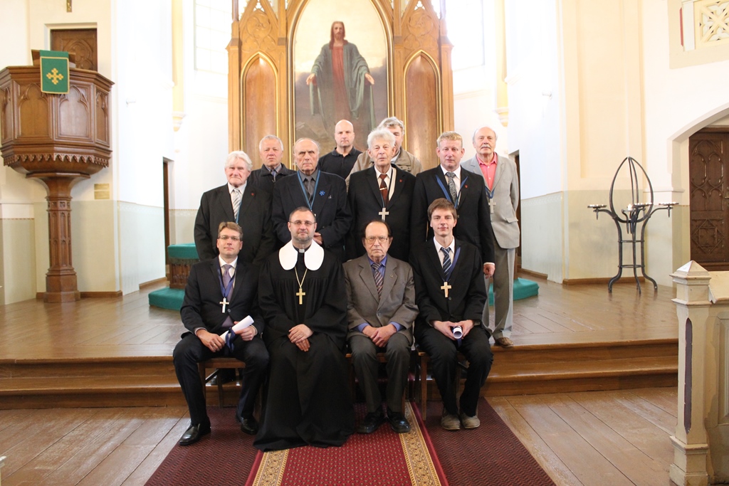 Kirikuvanemad 4.IX 2016 Seisavad vasakult: Lembit Reimann, Roland Noorhani, Ülo Narva, Indrek Ostrat, Ants Liiva, Kalju Koppel, Valdek Tagel, Leonard Matisen Istuvad vasakult: Kaspar Engelbrecht, õp. Ants Tooming, õp.emer. Kalle Mesila, Tarmo Nikopensius