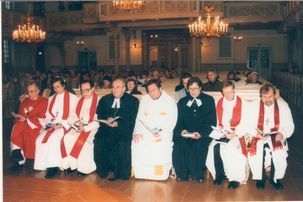 6. XI 2004 Koguduse 135. aastapäeva tänujumalateenistus