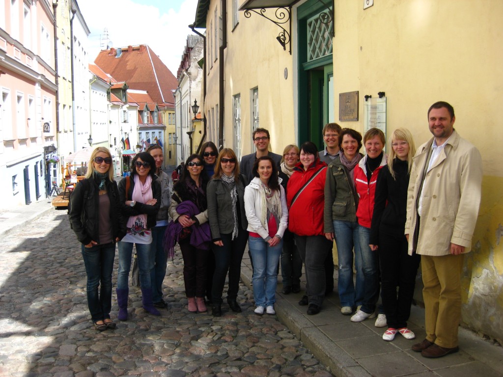 Leerikooli väljasõidul Tallinnas Usuteaduse Instituudi juures 28.V 2011