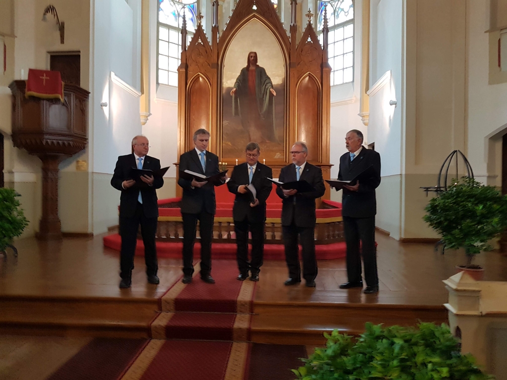 Nõo Kiriku Meesansambel postmargi esitlusel