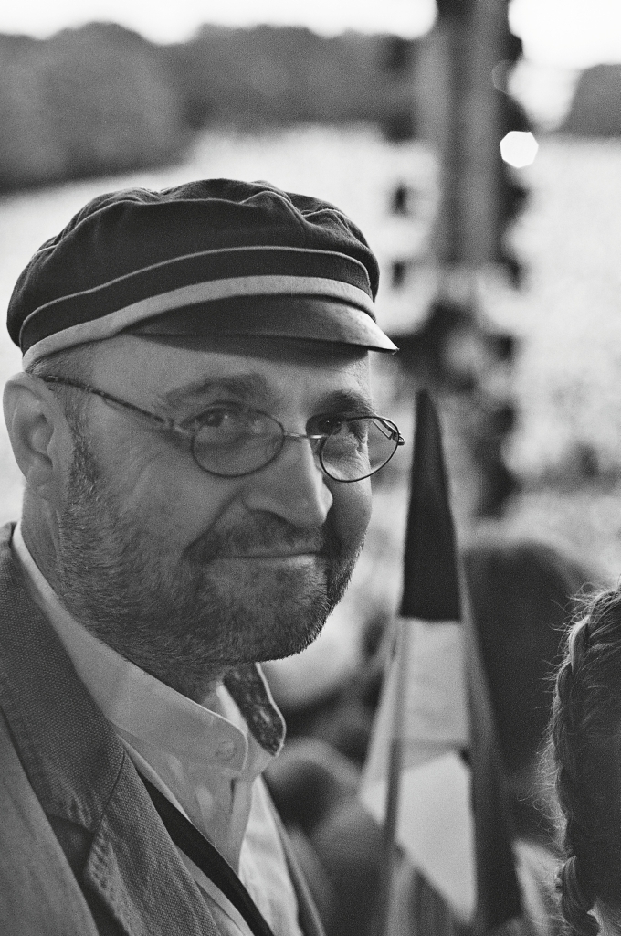 Koguduse õpetaja laulukaare all