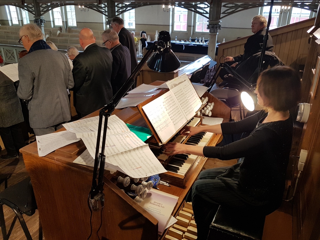 Koguduse koor harjutamas