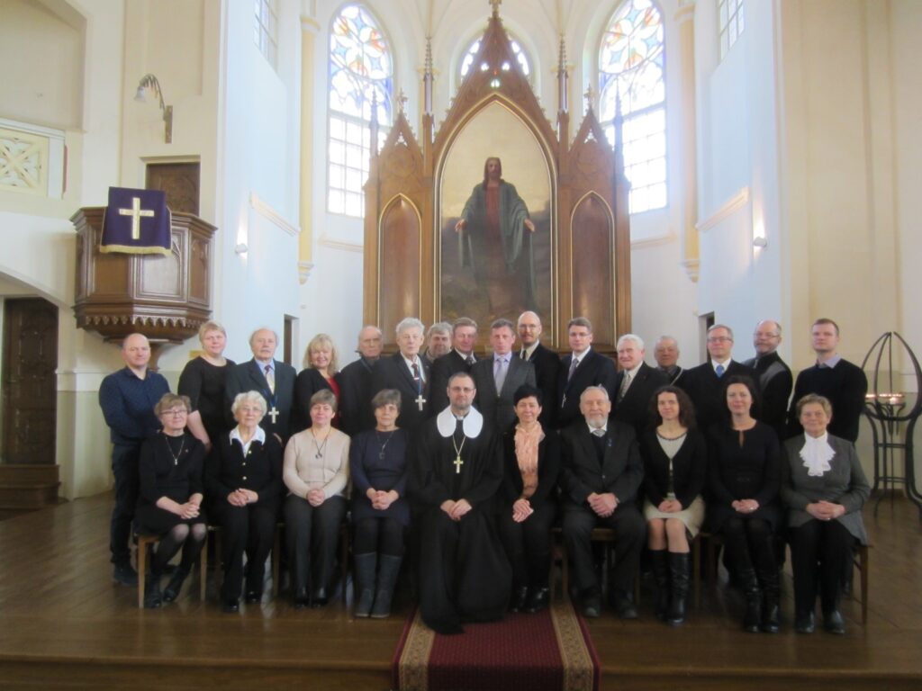 5.III 2017 Koguduse juhatus ja nõukogu ametisse õnnistamise päeval koos kirikuvanematega